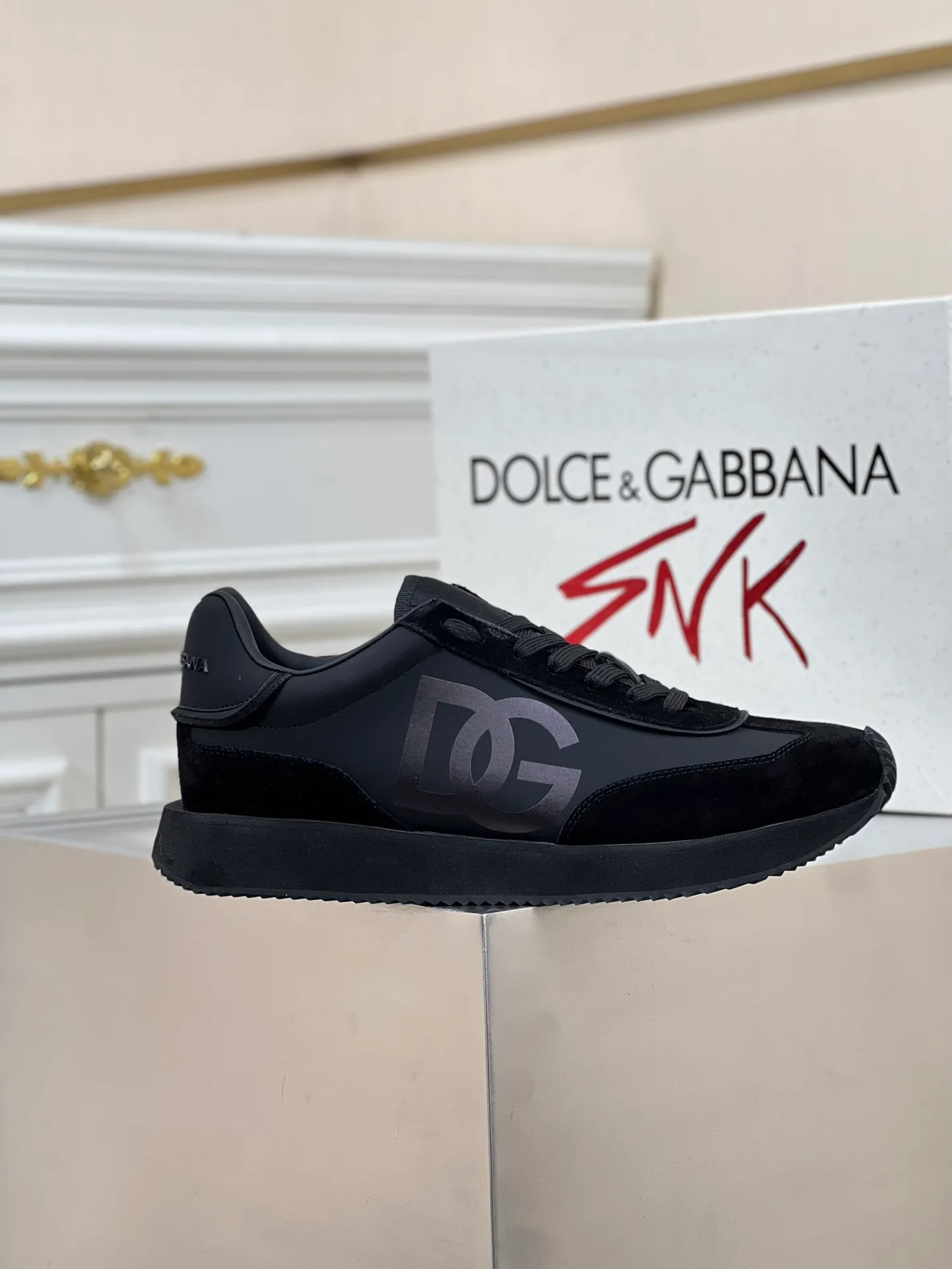 Factory price: 458💰••New product•• Dolce&G*_dgDolce&G*_dgDolce&G*_dgDolce&G*_dgDolce&G*_dgDolce&G*_dgDolce&G*_dgDolce&G*_dgDolce&G* 2024 new men's lace-up leather casual sneakers for early spring are made of imported suede cowhide spliced ​​with waterproof fabrics, mixed and matched color design, a fashionable and energetic sneaker that can easily meet the needs of modern dressing and highlight the contemporary lifestyle style. The foot is fully lined with cowhide for greater comfort. The tongue and heel are decorated with logos. It is equipped with a rubber outsole. The heel and toe are wrapped to further protect our feet. It is a model worth buying! Size: 39-44 (customized at 38.45)